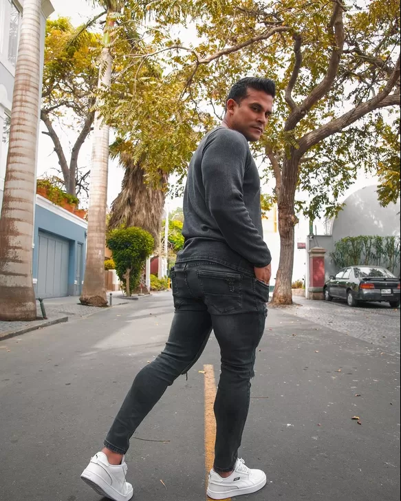 Christian Domínguez se dio un tiempo para acompañar a su hija al nido en su primer día de clases/Foto: Instagram