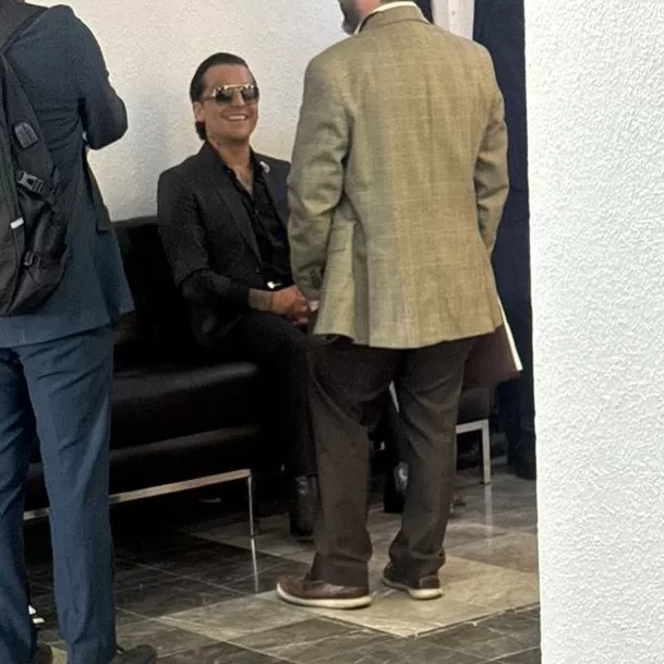 Christian Nodal fue captado en juzgado de CDMX. Fuente: Instagram