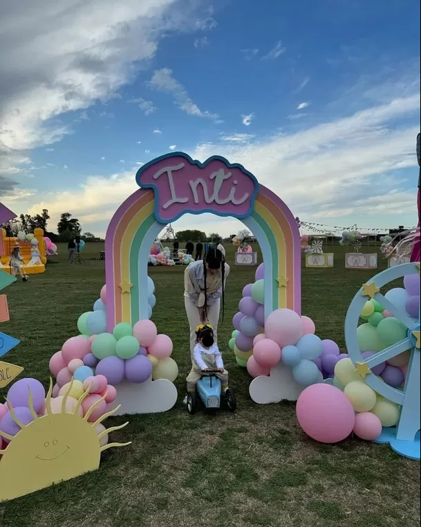 Cazzu tiró la casa por la ventana en la celebración del primer año de su hija Inti, que tuvo con Christian Nodal/Foto: Instagram