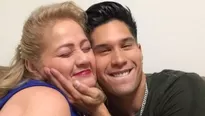 Chyno Miranda junto a su madre Alcira.