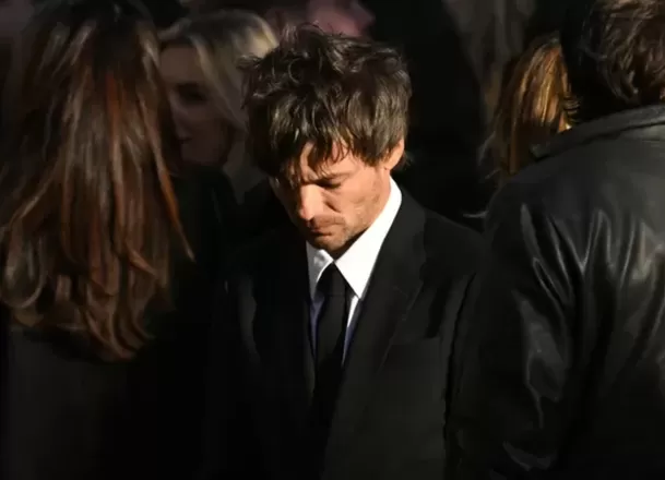 Louis Tomlinson en el funeral de su amigo Liam Payne / AFP