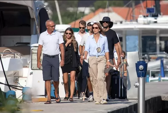 Clara Chía y la familia de Gerard Piqué durante las vacaciones de verano en Croacia/ Foto: Marca