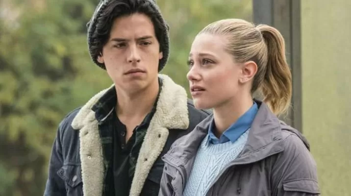 Cole Sprouse: Lili Reinhart vivió terrible experiencia en Uber Cole Sprouse: Lili Reinhart vivió terrible experiencia en Uber