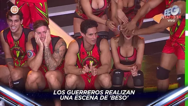 Combatientes taparon ojos a Flavia durante beso entre Rosángela y Patricio / AméricaTV