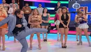 Conductor patea dron y golpea a modelo en el rostro