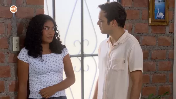 Cristóbal llamó ‘mi amor’ e intentó besar a July frente a los Gonzales. Fuente: AméricaTV Cristóbal llamó ‘mi amor’ e intentó besar a July frente a los Gonzales. Fuente: AméricaTV