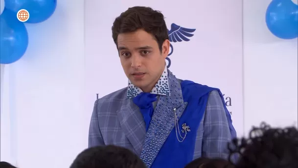 Cristóbal irrumpió la graduación llevando el mensaje de los padres de July/Foto: Al Fondo Hay Sitio