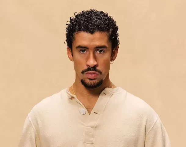 Bad Bunny será el protagonista del espectáculo de medio tiempo del Super Bowl 2026, pero no recibirá un pago tradicional por su actuación. Foto: Difusión