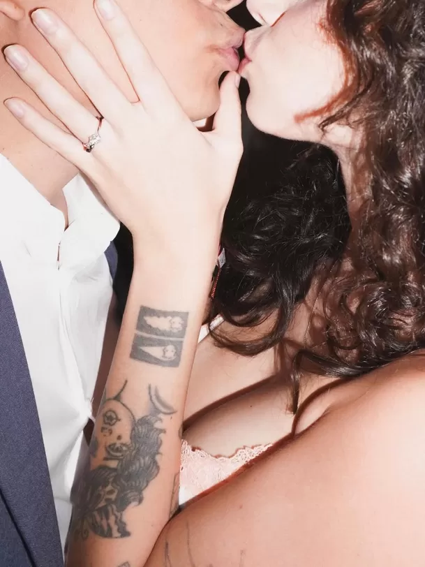 Carla Campos Salazar, hermana de la actriz Adriana Campos Salazar, se comprometió con el periodista Víctor Caballero en República Dominicana / Instagram