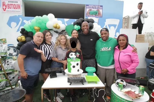 Entre los invitados estuvieron la hermana de Cuto y madre de su sobrino, Rosario Guadalupe y Jefferson Farfán/Foto: Instagram