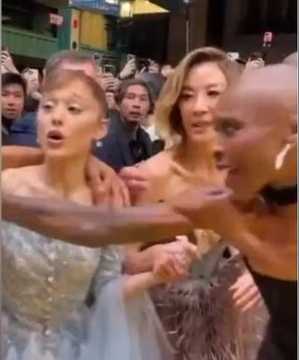 Cynthia Erivo, coprotagonista de Ariana Grande en Wicked, protegió a la cantante. Foto:  Video: X / Usuario @lelandweszka