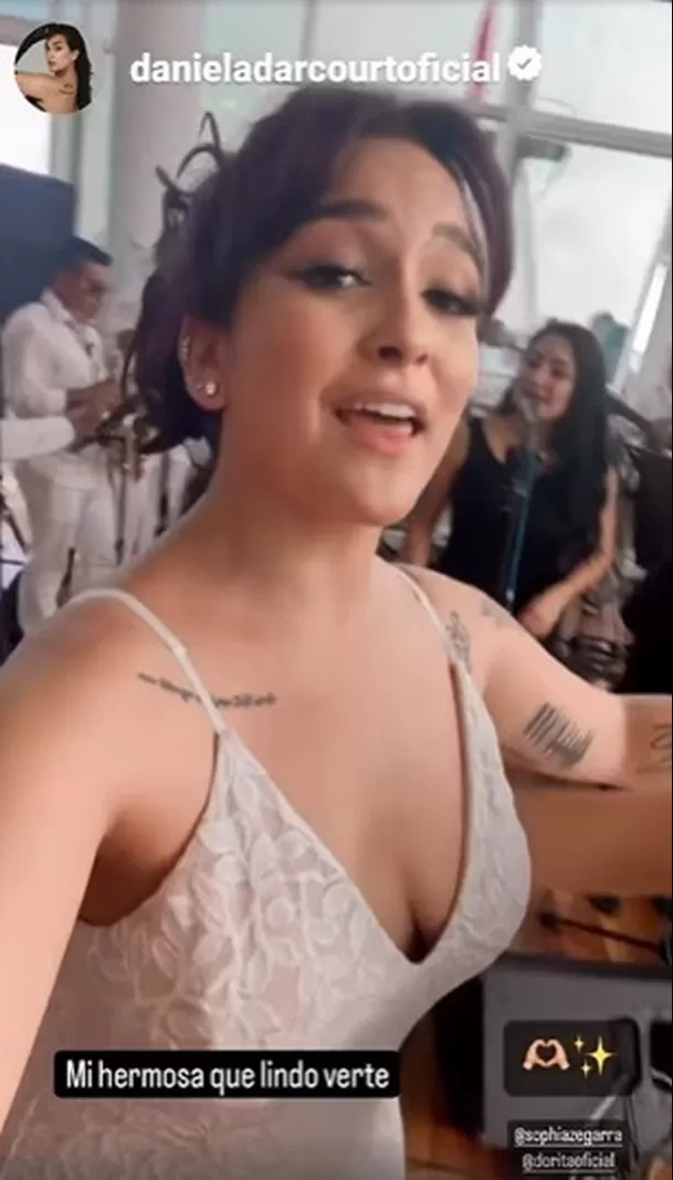 Daniela Darcourt generó diversas opiniones tras lucir de blanco en una boda. Fuente: Instagram Daniela Darcourt generó diversas opiniones tras lucir de blanco en una boda. Fuente: Instagram