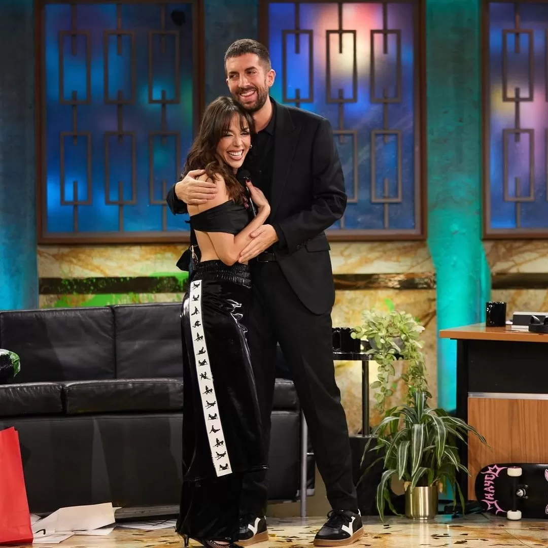 Danna Paola junto a David Broncano en 'La Revuelta'. Fuente: Instagram