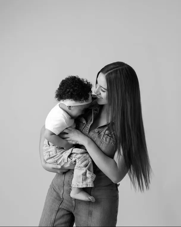 Jefferson Farfán y Darinka Ramírez tienen una hija, Luana. Fuente: Instagram