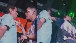 El reguetonero puertorriqueño protagonizó un tenso altercado durante una presentación en una discoteca de Lince. Un hombre subió al escenario con una botella y, tras un intercambio, Darkiel terminó lanzándole varios golpes.Video: TikTok @elgenerochile