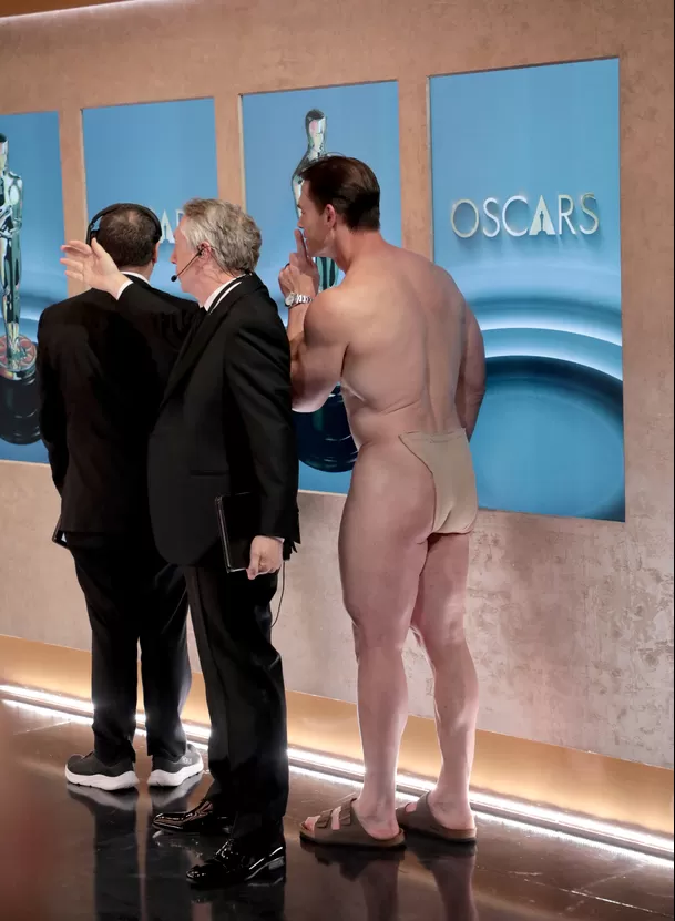 El detrás de cámaras del desnudo de John Cena en los Oscar 2024 / AFP