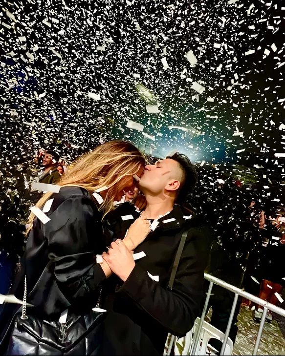 Deyvis Orosco y Cassandra Sánchez De La Madrid protagonizaron un romántico e inolvidable momento/Foto: Instagram