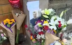 Diego Bertie: dejan flores, velas y mensajes en frontis de la casa del actor - Noticias de diego-bazan