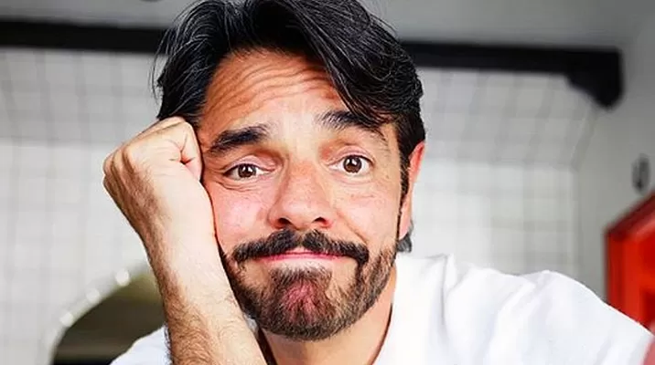 Derbez puso la cuota de humor al colocar divertidas imágenes. Foto: Ig. E. Derbez Derbez puso la cuota de humor al colocar divertidas imágenes. Foto: Ig. E. Derbez