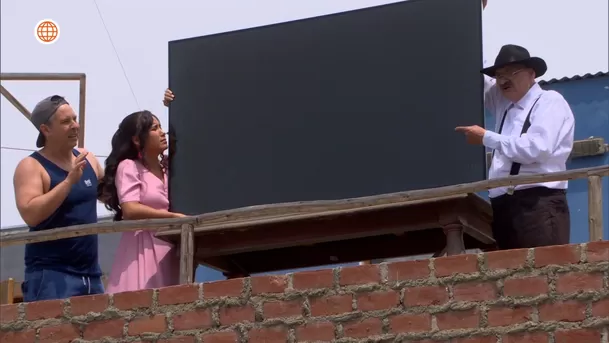 Don Gilberto tiró televisor desde la azotea frente a los Gonzales. Fuente: AméricaTV