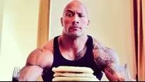 Dwayne Johnson lleva su propia comida cuando sale a cenar a restaurantes.