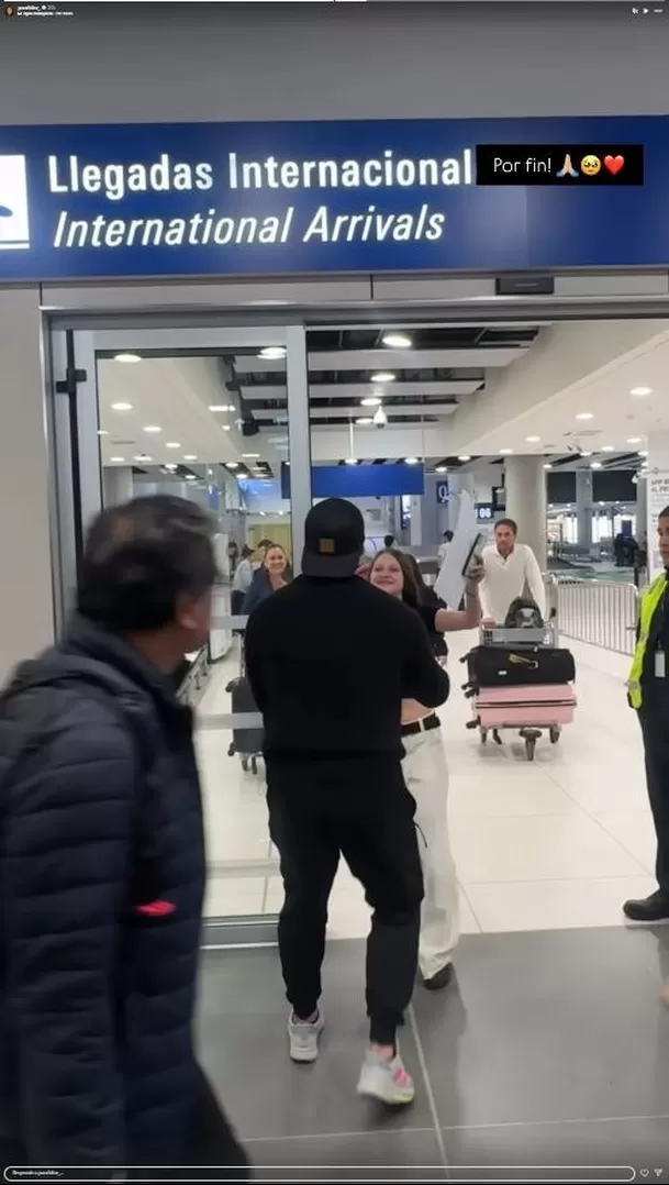Pancho Rodríguez se reencontró con su hija Rafaella en aeropuerto. Fuente: Instagram