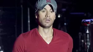 ¿Por qué Enrique Iglesias siempre se luce con una gorra?