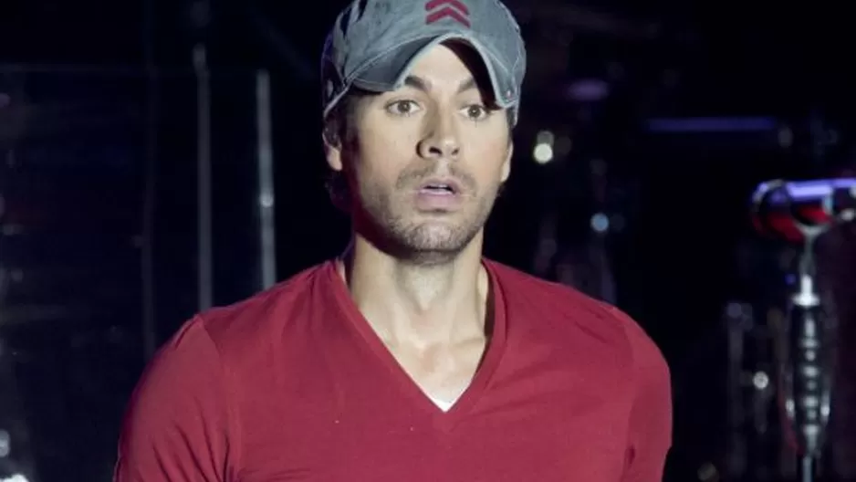 ¿Por qué Enrique Iglesias siempre se luce con una gorra?