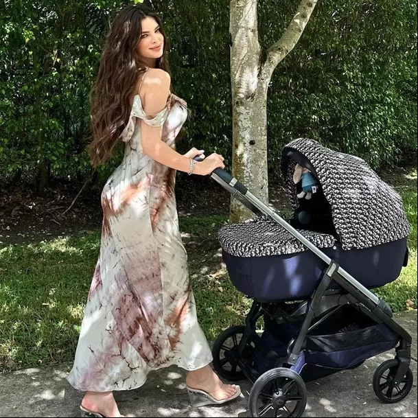 Desde que nació el bebé del matrimonio Muñiz Ferreira, Marc y Nadia habían ocultado el sexo del pequeño / Foto: Revista Hola USA Desde que nació el bebé del matrimonio Muñiz Ferreira, Marc y Nadia habían ocultado el sexo del pequeño / Foto: Revista Hola USA