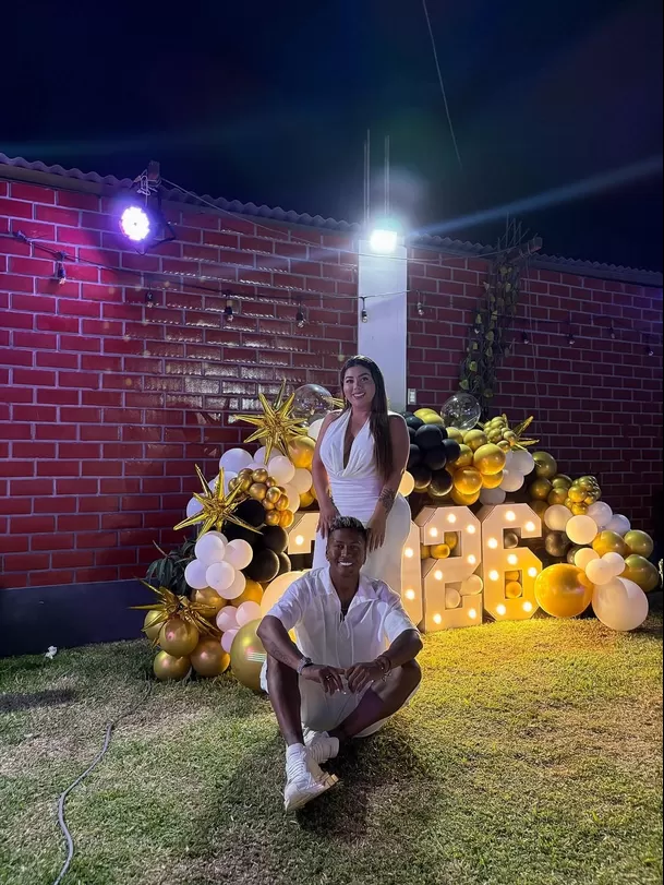 Pedro Aquino y su esposa Katherine Fernández estuvieron juntos en Año Nuevo, pero ese mismo día, el futbolista le habría estado enviando mensajes a 'La Chocolatita' / Instagram