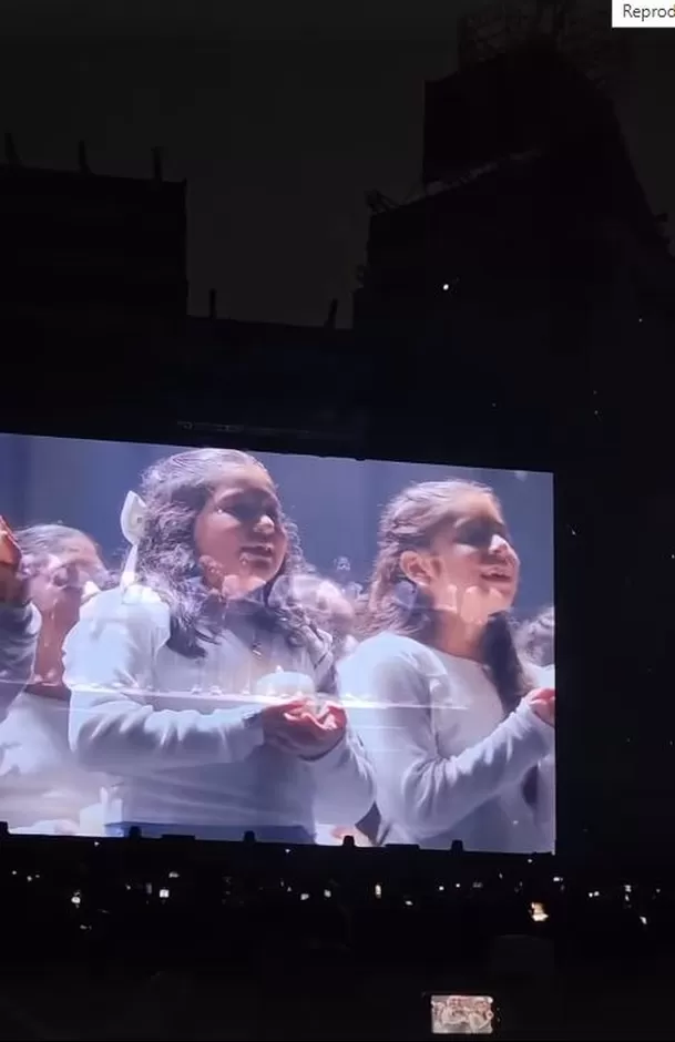 Un grupo de niños cantó 'Qué no daría' en tributo a Paul Flores en el Estadio San Marcos / Captura