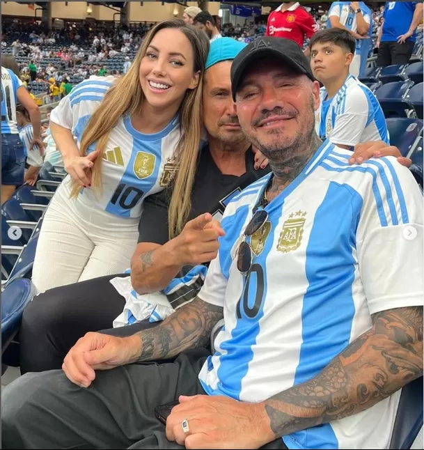 Fotografia de Eugenia Schlatter junto a Marcelo Tinelli y su primo 'El Tirri'/Foto: Instagram