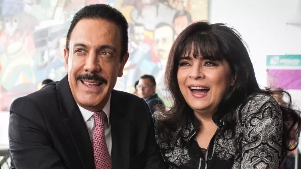 Omar Fayad y Victoria Ruffo. Fuente: Caras