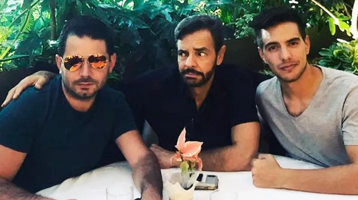 La famosa publicación escogió al actor y a sus hijos. Foto: MX Hola La famosa publicación escogió al actor y a sus hijos. Foto: MX Hola