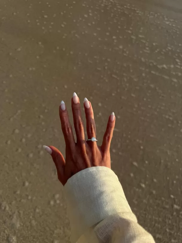 Mafer Neyra mostró su anillo de compromiso a toda su comunidad de redes sociales / Instagram