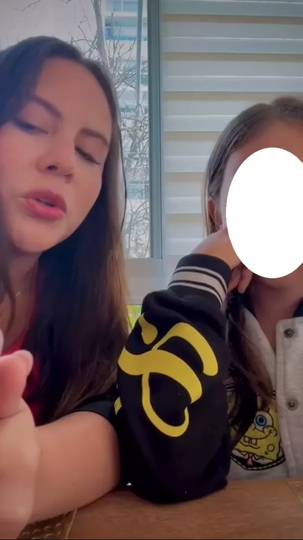 Aleska Zamabrano le leyó a su hija la carta que escribió / Instagram