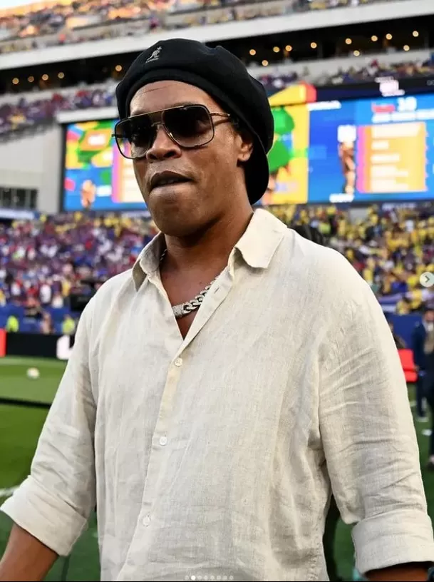 El legendario futbolista brasileño vio jugar a la 'Canarinha' en Filadelfia. Foto: IG @ronaldinho El legendario futbolista brasileño vio jugar a la 'Canarinha' en Filadelfia. Foto: IG @ronaldinho