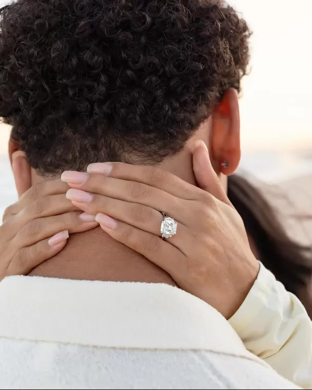 Camila Escribens luciendo anillo de compromiso que le dio su novio Allen Lazard. Fuente: Instagram Camila Escribens luciendo anillo de compromiso que le dio su novio Allen Lazard. Fuente: Instagram