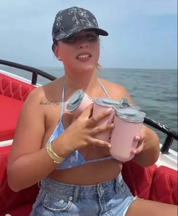 En medio de su despedida de soltera, Aleska Zambrano interactuó con un comentario que recordó el mediático ampay de Said Palao en un yate. Su inesperada respuesta generó diversas reacciones entre sus seguidores Video: TikTok @alezambranoldm