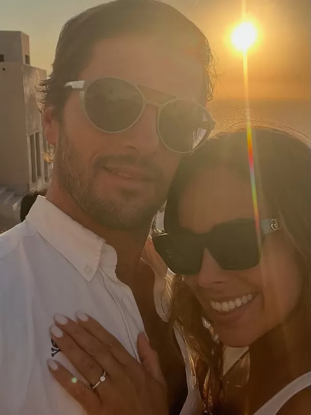 La pedida de mano de Luciana Fernández fue en Grecia / IG: @lucianafernl La pedida de mano de Luciana Fernández fue en Grecia / IG: @lucianafernl