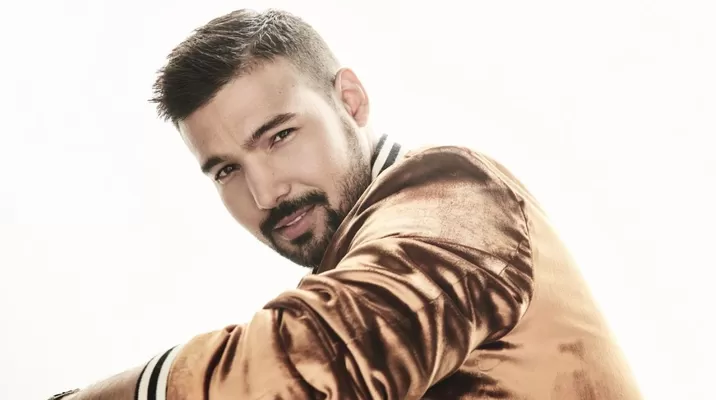 "Más vivo que nunca" presenta seis temas del artista como el mix de "Como le hago". Foto: Andina "Más vivo que nunca" presenta seis temas del artista como el mix de "Como le hago". Foto: Andina