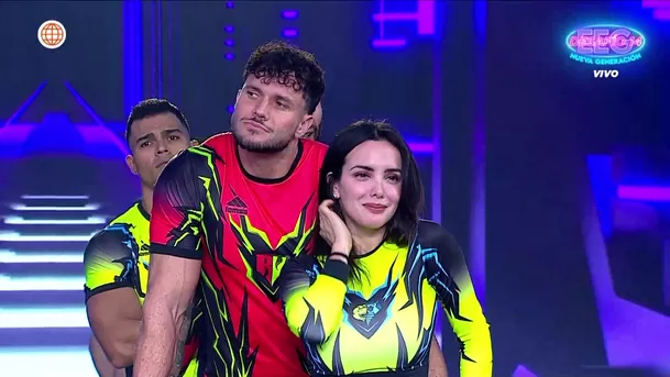 Fabio Agostini puso nerviosa a Rosángela Espinoza con tremenda mordida en el cuello / AméricaTV Fabio Agostini puso nerviosa a Rosángela Espinoza con tremenda mordida en el cuello / AméricaTV