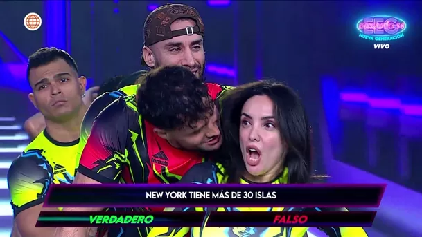 Fabio Agostini puso nerviosa a Rosángela Espinoza con tremenda mordida en el cuello / AméricaTV Fabio Agostini puso nerviosa a Rosángela Espinoza con tremenda mordida en el cuello / AméricaTV