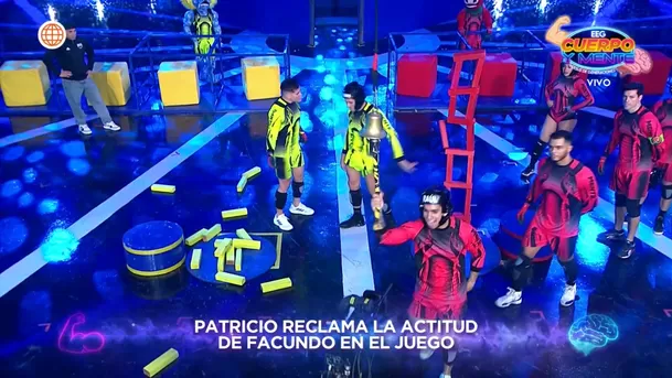 Facundo González enloqueció de furia y derrumbo juego de Raúl Carpena tras perder. Fuente: AméricaTV