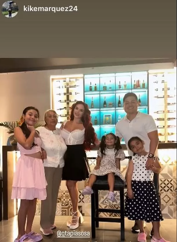 Génesis Tapia con su madre, hijos y esposo / Instagram