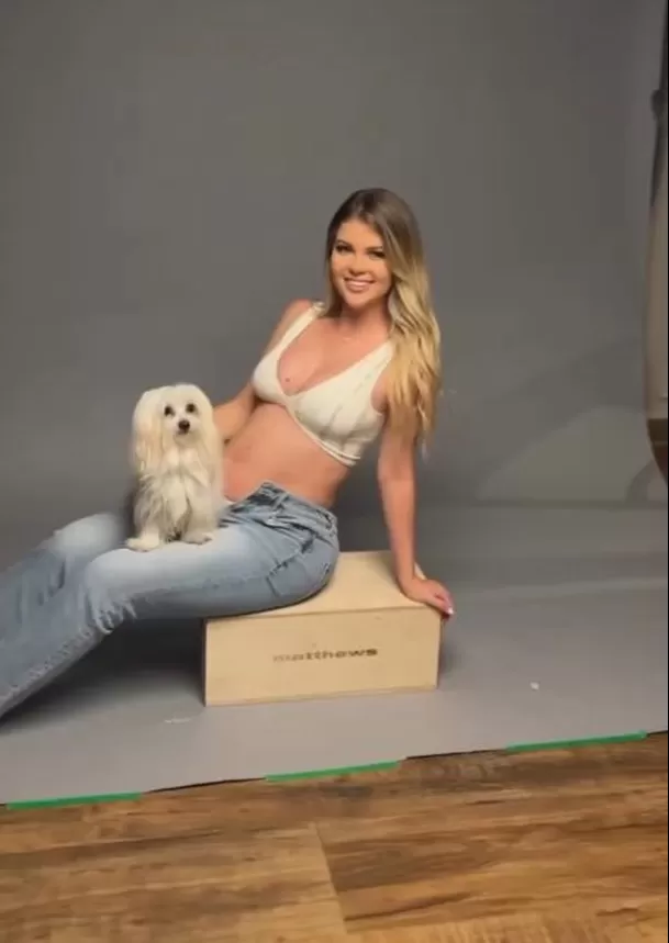 Brunella Horna y su perrito 'Chema' / Instagram