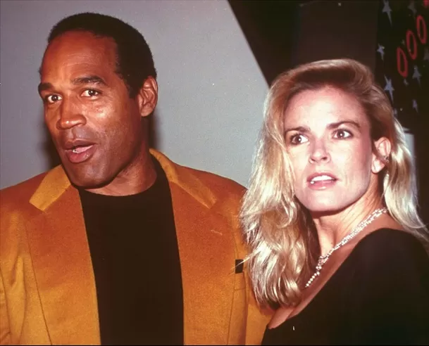 O.J Simpsom y su esposa Nicole Brown/Foto: TMZ