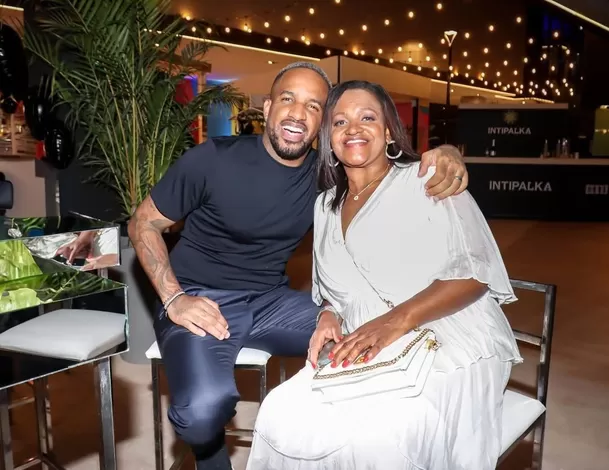 Jefferson Farfán celebró a lo grande el cumpleaños de doña Charo en Chincha / Instagram