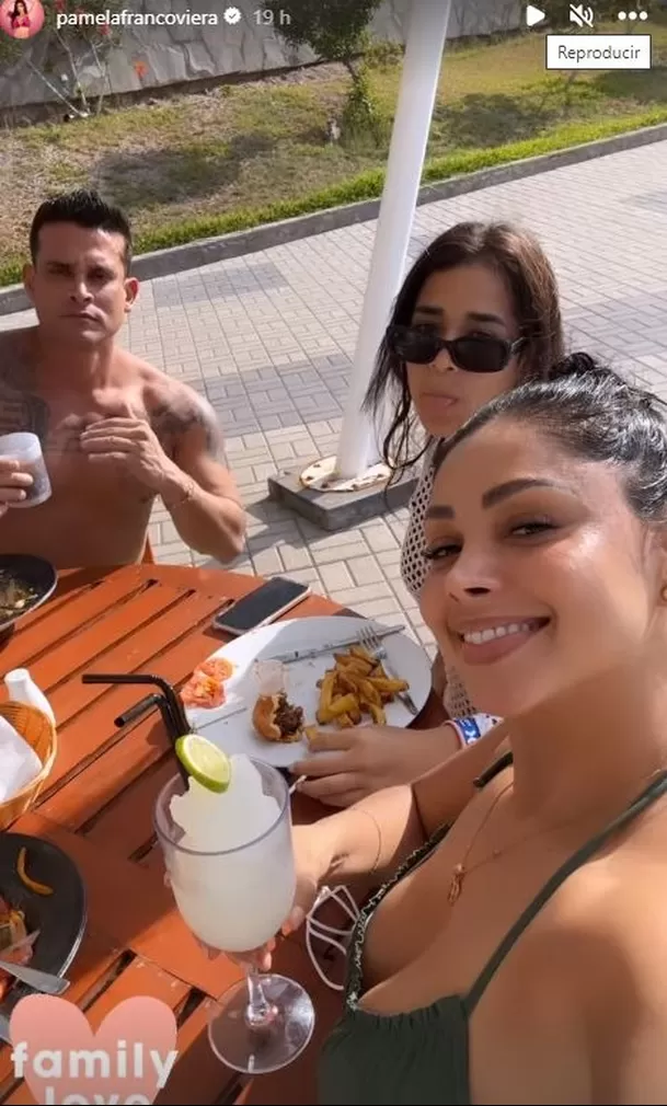 Pamela Franco, Christian y Camila Domínguez en la playa / Instagram