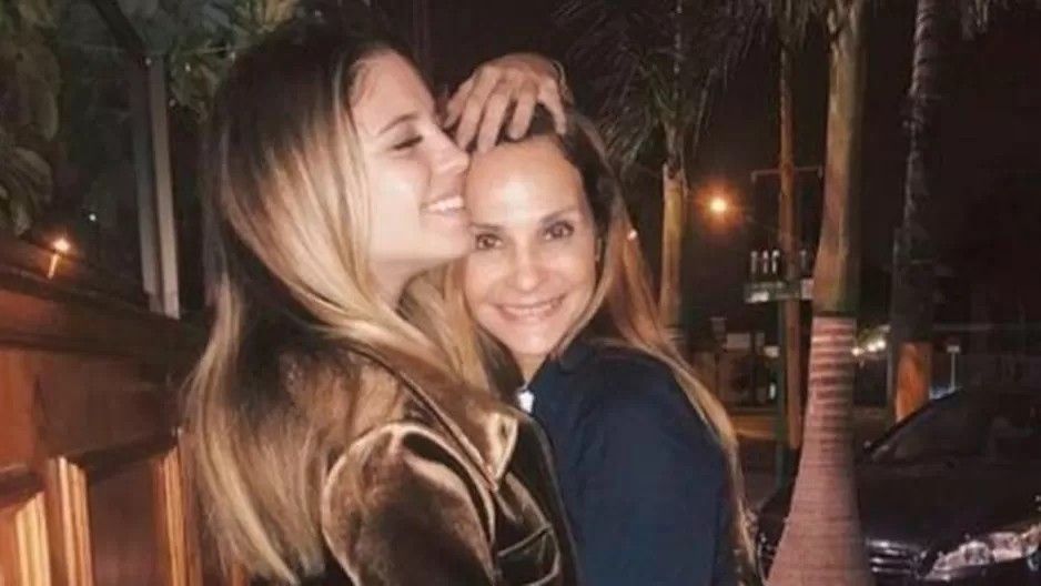 Flavia Laos y su mamá